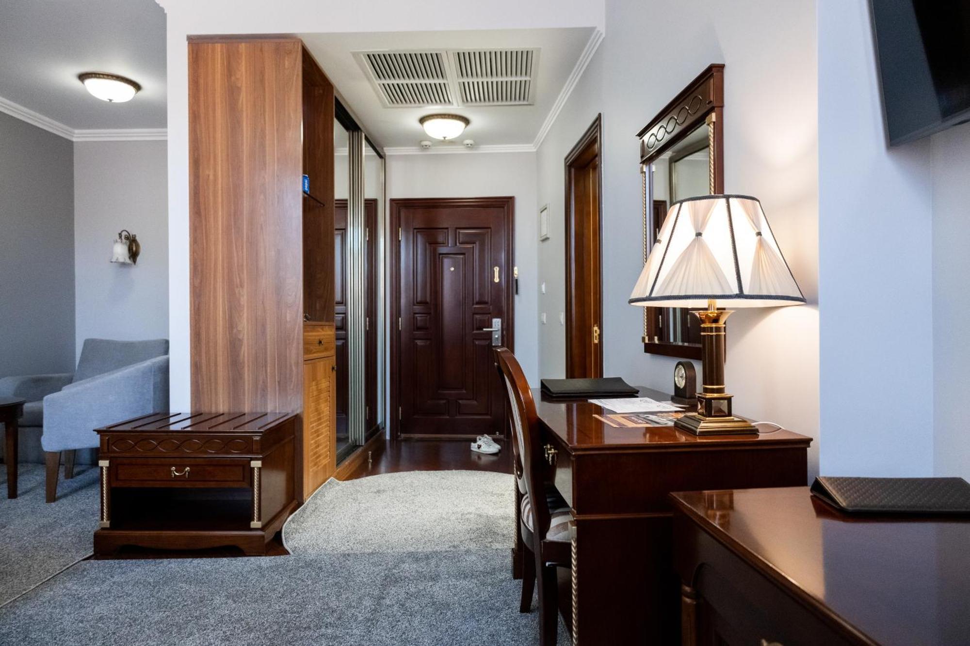 Allureinn Hotel And Spa Czerniowce Zewnętrze zdjęcie